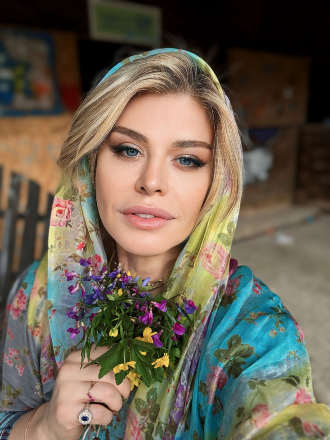 loredana groza (11)
