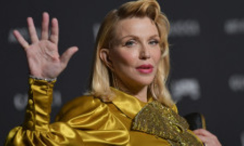 Courtney Love, la 60 de ani, face dezvăluiri despre iubirea secretă din viața ei: „Suntem mai degrabă prieteni cu beneficii”