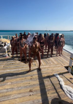 mel b in costum de baie
