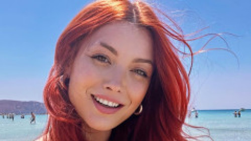 Elena Gheorghe, spectacol de vară în costum de baie, în prag de 40 de ani. Radiază tinerețe și încredere pe plajele din Creta