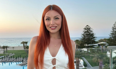 Elena Gheorghe, vacanță superbă în Grecia, cu soțul și copiii. Fiul de nici 14 ani a întrecut-o deja în înălțime