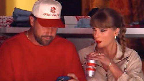 Travis Kelce, ajutat de garda de corp a lui Taylor Swift pentru un gest romantic. Cei doi au fost surprinși la o cină în New York
