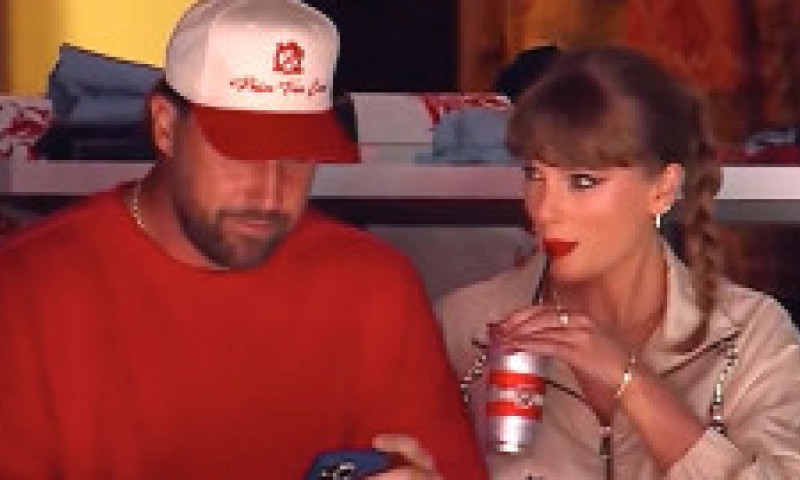Travis Kelce, ajutat de garda de corp a lui Taylor Swift pentru un gest romantic. Cei doi au fost surprinși la o cină în New York