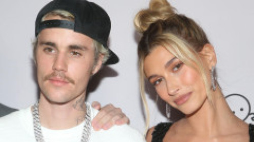 Justin Bieber, poză tandră și declarație de dragoste pentru Hailey: "Pentru totdeauna și mereu". Așa le "dă peste nas" cârcotașilor