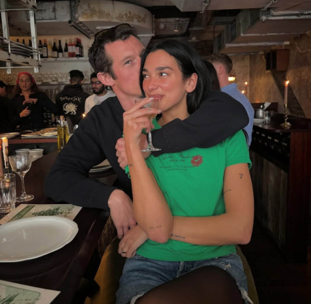 Dua Lipa și Callum Turner