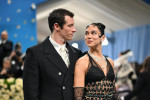 Dua Lipa și Callum Turner (5)