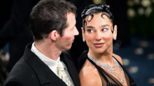 Callum Turner, sincer despre relația cu Dua Lipa: „Vreau să fim împreună pentru totdeauna”. Ce spune despre căsătorie