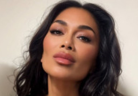 Nicole Scherzinger, zi de naștere pe plajă, în costum de baie. A împlinit 47 de ani, dar se simte și arată ca la 25
