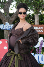 rihanna insarcinata, premiera smurfs (3)