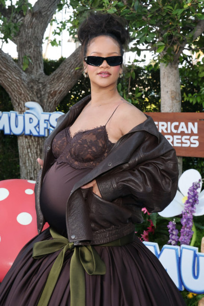 rihanna insarcinata, premiera smurfs (3)