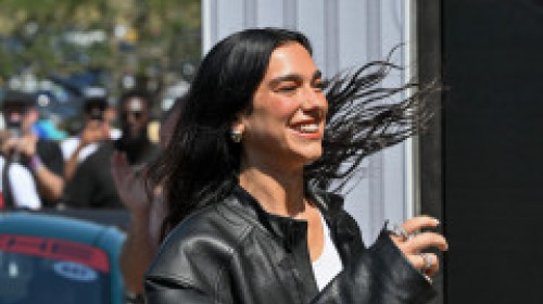 Îndrăgostiții Dua Lipa și Callum Turner radiază când sunt împreună. Și-au răsfățat fanii cu o nouă doză de gesturi romantice