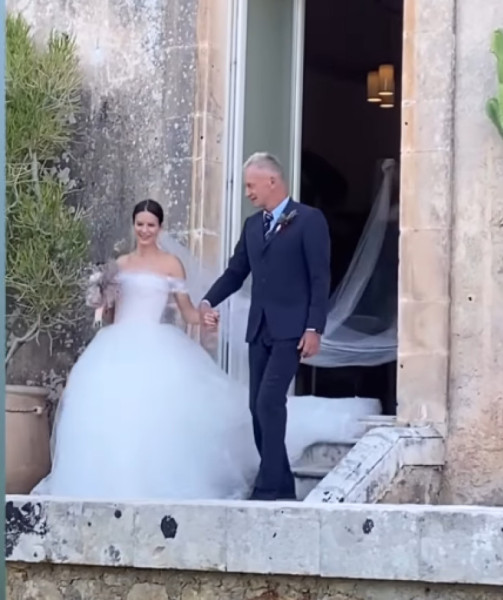 sting si-a condus fiica la altar