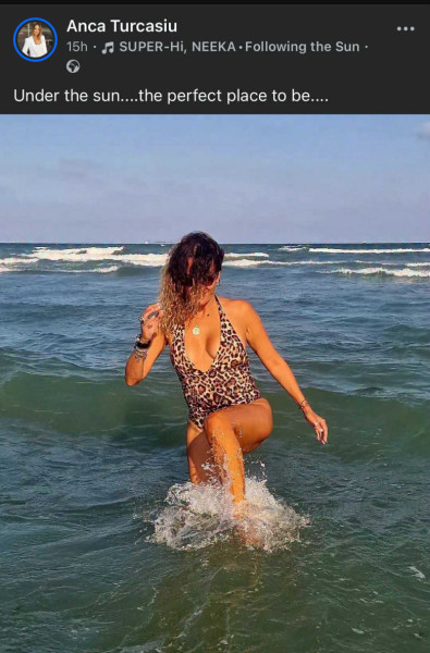 anca turcasiu in costum de baie