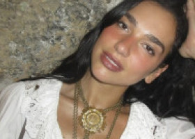 „Amore”. Dua Lipa, îndrăgostită pe străzile din Palermo, în imaginile de peste 2 milioane de like-uri