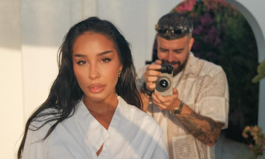 Cu un bronz perfect și ținute minuscule, Ștefania fură toate privirile și în Ibiza. Costum de baie roșu și relaxare pe iaht