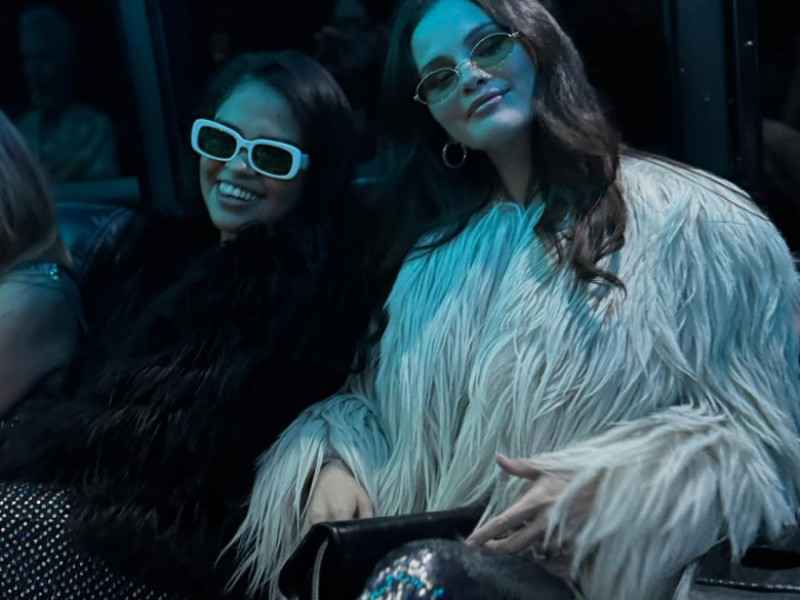 Selena Gomez alături de prietenii ei la ziua sa de naștere/ Foto: Instagram