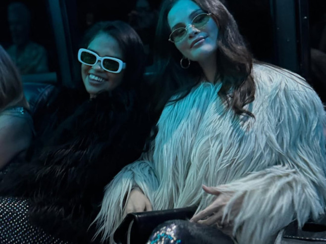 Selena Gomez alături de prietenii ei la ziua sa de naștere/ Foto: Instagram