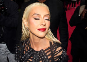 Christina Aguilera, spectaculoasă într-o rochie transparentă pe covorul roșu. Artista arată impecabil după ce a slăbit