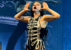 Lady Gaga și-a strigat iubirea pentru logodnicul ei, pe scenă, în fața a zeci de mii de oameni: "Dragostea vieții mele"