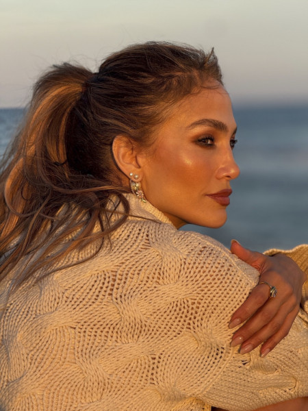 Jennifer Lopez on social media