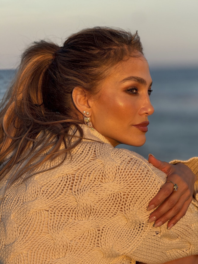 Jennifer Lopez on social media