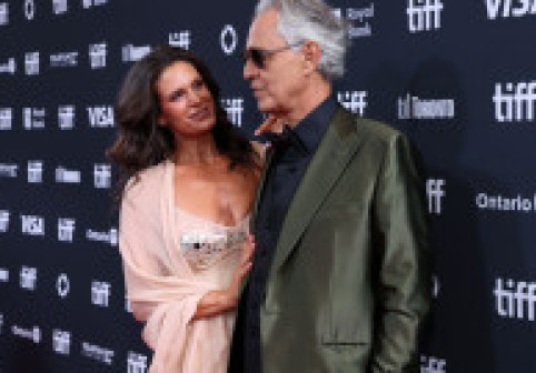 Nu i-ai mai văzut așa. Andrea Bocelli și Veronica Berti pe skijet, în Miami. Fanii au reacționat imediat: „Un cuplu superb!”