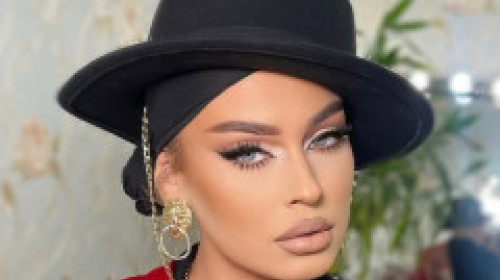 Misha, fosta soție a lui Connect-R, răvășitoare într-o ținută sclipitoare. Fanii, impresionați de frumusețea ei: „Absolut superbă”