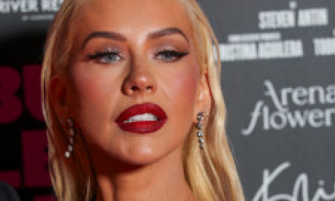 Christina Aguilera, talie minusculă după ce slăbit 22 de kilograme. Artista, vizită cu familia la Disneyland în Paris