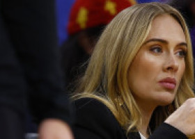 Adele, fermecătoare la Marele Premiu al SUA, alături de Russell și Antonelli. Artista nu a mai apărut în public de câteva luni