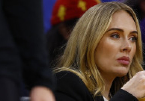 Adele, fermecătoare la Marele Premiu al SUA, alături de Russell și Antonelli. Artista nu a mai apărut în public de câteva luni