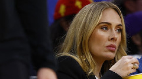 Adele, fermecătoare la Marele Premiu al SUA, alături de Russell și Antonelli. Artista nu a mai apărut în public de câteva luni