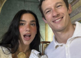 Callum Turner: Dua Lipa este „cea mai frumoasă femeie din lume”. Regula de la care cei doi nu se abat în relația lor