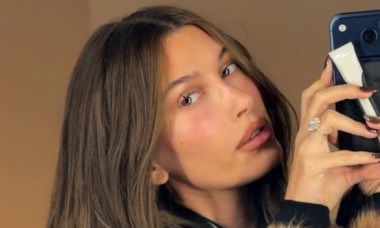 Hailey Bieber a pozat în costum de baie, soțul ei a reacționat rapid, cu pasiune. Bronzată și relaxată într-o escapadă tropicală