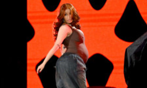 Cardi B a născut al patrulea copil, primul cu noul iubit: "Să o iei de la capăt nu e ușor, dar a meritat"