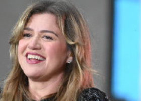 Kelly Clarkson, reacție acidă după ce un fost manager i-a sugerat o operație estetică: „Mă simt bine așa cum sunt”