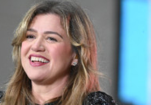 Kelly Clarkson, reacție acidă după ce un fost manager i-a sugerat o operație estetică: „Mă simt bine așa cum sunt”