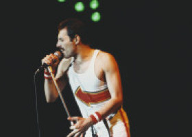 Cum era, de fapt, Freddie Mercury în viața reală. Prietenii au rupt tăcerea după 34 de ani: „Nimeni nu l-a cunoscut cu adevărat”