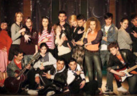 LaLa Band, reuniune-surpriză la 10 ani de la despărțire. Membrii trupei au filmat un proiect special, noaptea, într-un mall 