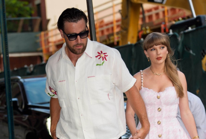 PREMIUM EXCLUSIVE: Taylor Swift and Travis Kelce Head to Dinner in New York City
