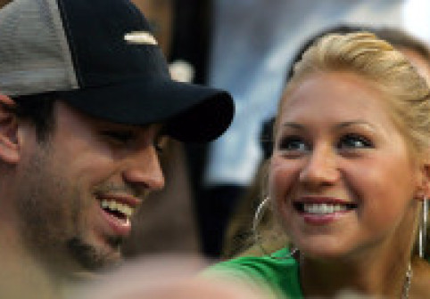 Anna Kournikova mai are puțin și naște al patrulea copil. Ea și Enrique Iglesias sunt nerăbdători: "Pregătiți pentru haos controlat"