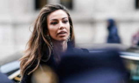 Mădălina Ghenea, apariție ca la Hollywood. Rochia mulată și decoltată a devenit translucidă în blițurile fotografilor