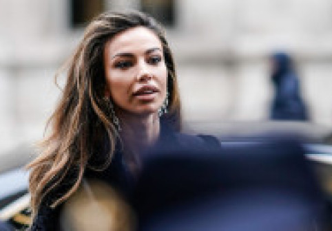 Mădălina Ghenea, apariție ca la Hollywood. Rochia mulată și decoltată a devenit translucidă în blițurile fotografilor