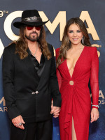 The 59th Annual CMA Awards - Arrivals