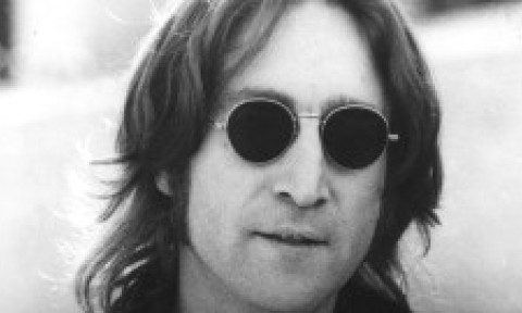 Ultima poză cu John Lennon în viață e chiar cu asasinul lui. Se întâlniseră cu câteva ore înainte de crimă