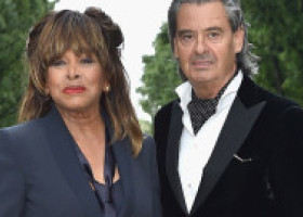 Erwin Bach, văduvul Tinei Turner, surprins cu o femeie misteroasă. Le-ar fi spus unor apropiați că e recunoscător pentru noua iubire