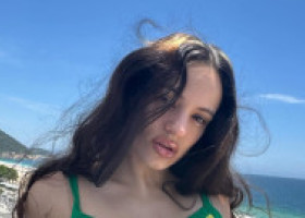 Rosalia spune că singurătatea e lecția vieții ei: "Mă lupt cu ea". E o romantică, dar are nevoie de izolare pentru a face muzică