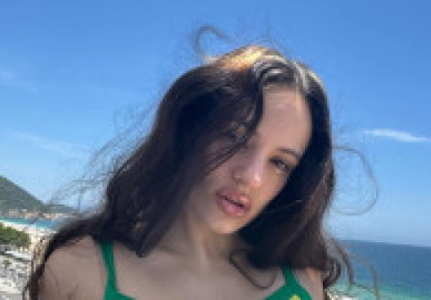 Rosalia spune că singurătatea e lecția vieții ei: "Mă lupt cu ea". E o romantică, dar are nevoie de izolare pentru a face muzică