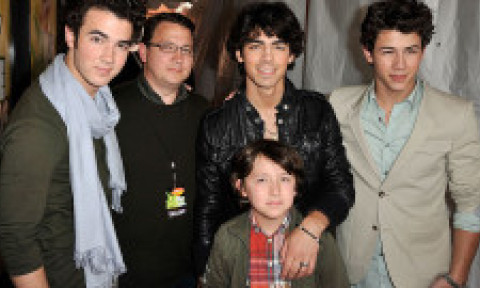Jonas Brothers, confesiuni despre începuturile dificile ale carierei. Visul muzical l-a costat slujba de pastor pe tatăl băieților