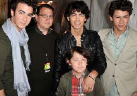 Jonas Brothers, confesiuni despre începuturile dificile ale carierei. Visul muzical l-a costat slujba de pastor pe tatăl băieților