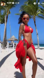 ruby in costum de baie rosu (2)